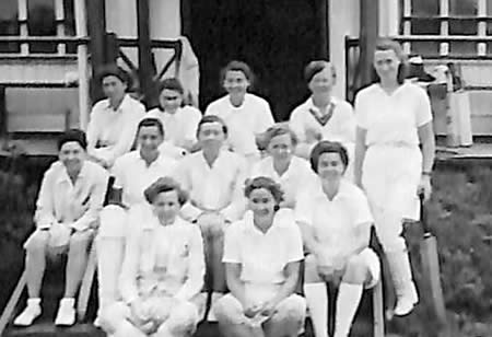 Myrtle Maclagan with Unidentified team from Myrtle Maclagan's photo album